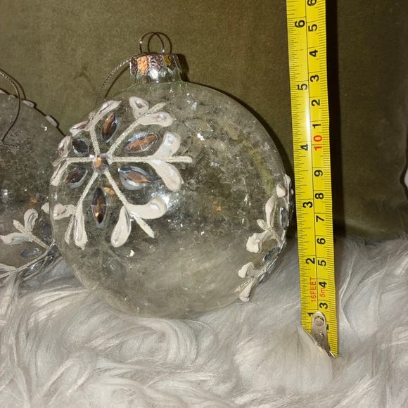 11 Elegant Green and Glass Holiday Ornament Gently Used.